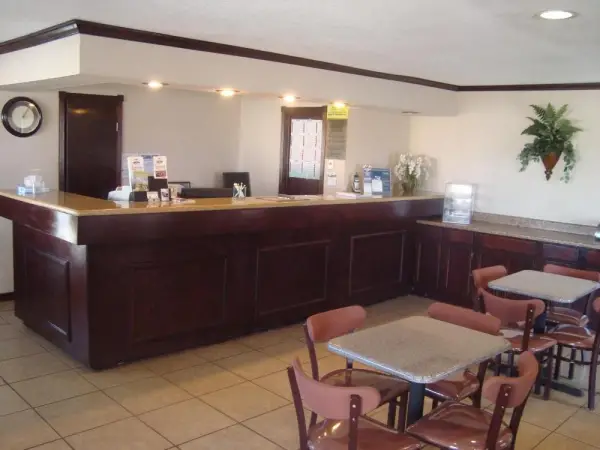Navasota Inn 8